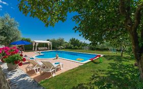 Apartment Ivan & Tina - Roj455 By Interhome